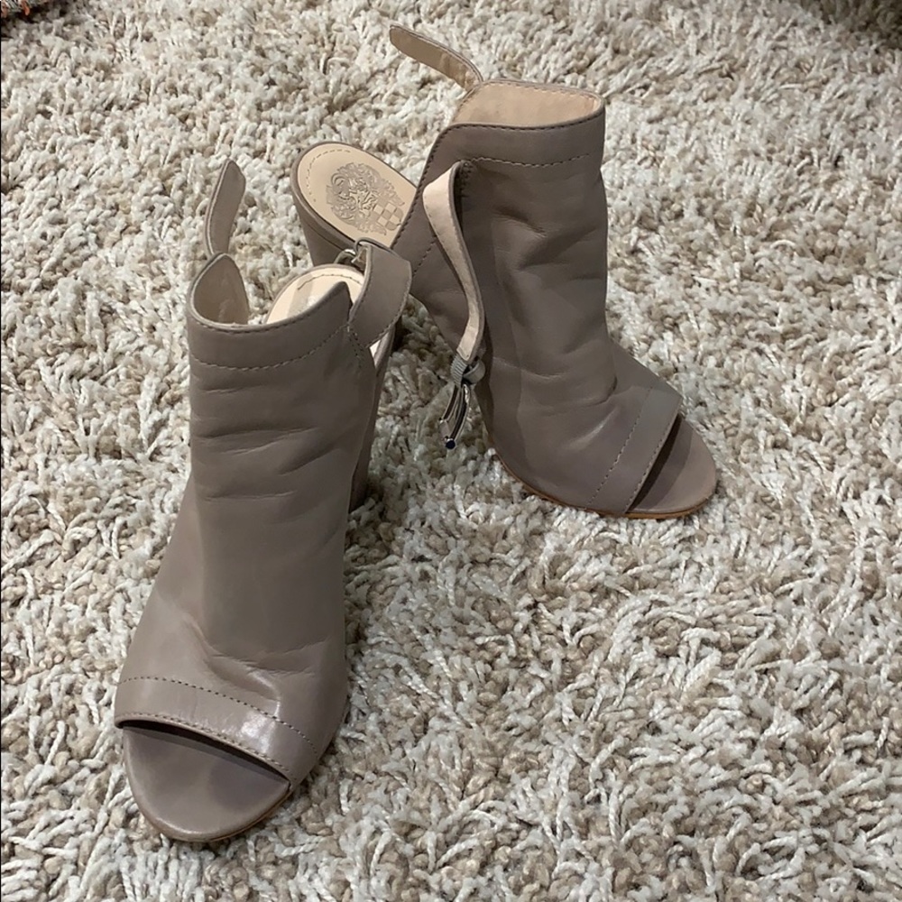 VINCE CAMUTO Heels ✨